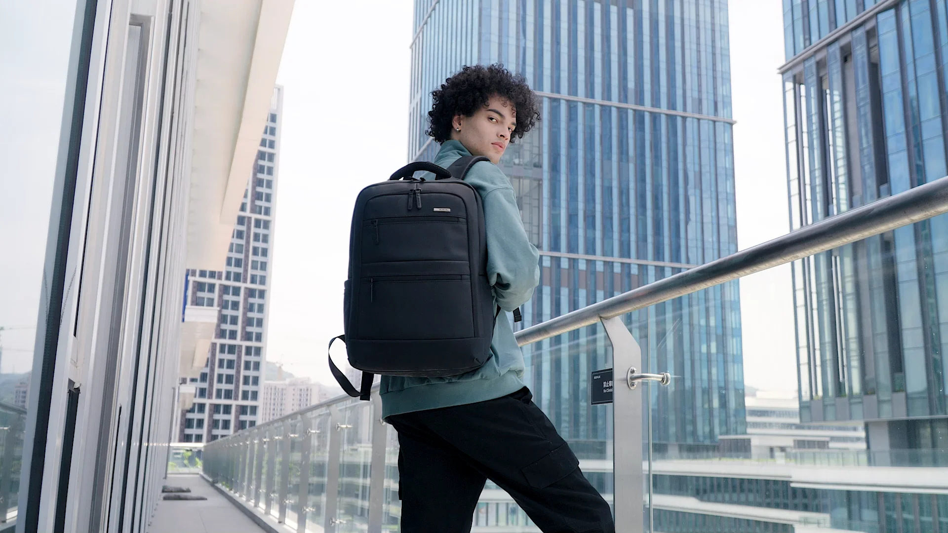 Backpack for Men, Multi-pocket Laptop Bag, Water-resistant 21L  Backpack for Office College-Black