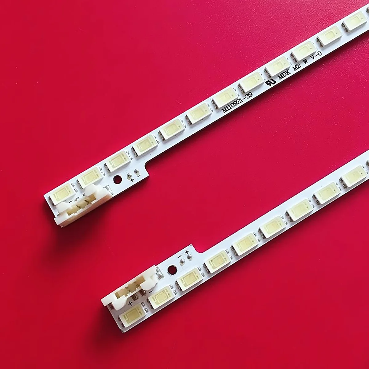 LED Strip For Sam sung UE40D5003BW UE40D5000PW UE40D6100 UE40D5520 UE40D5000 UE40D5500 UE40D5700 BN64-01639A BN96-16606A led light