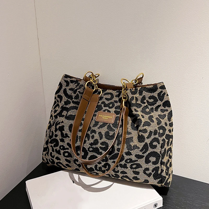 Leopard Print Retro Large Capacity Handbag for Women Trendy Texture Shoulder Tote Bag Female Commuter Bag