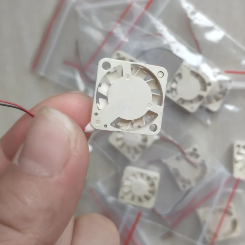 Cooling Fan 5V 17*17*3mm 1.7cm 2wires UF3H3-700 1703