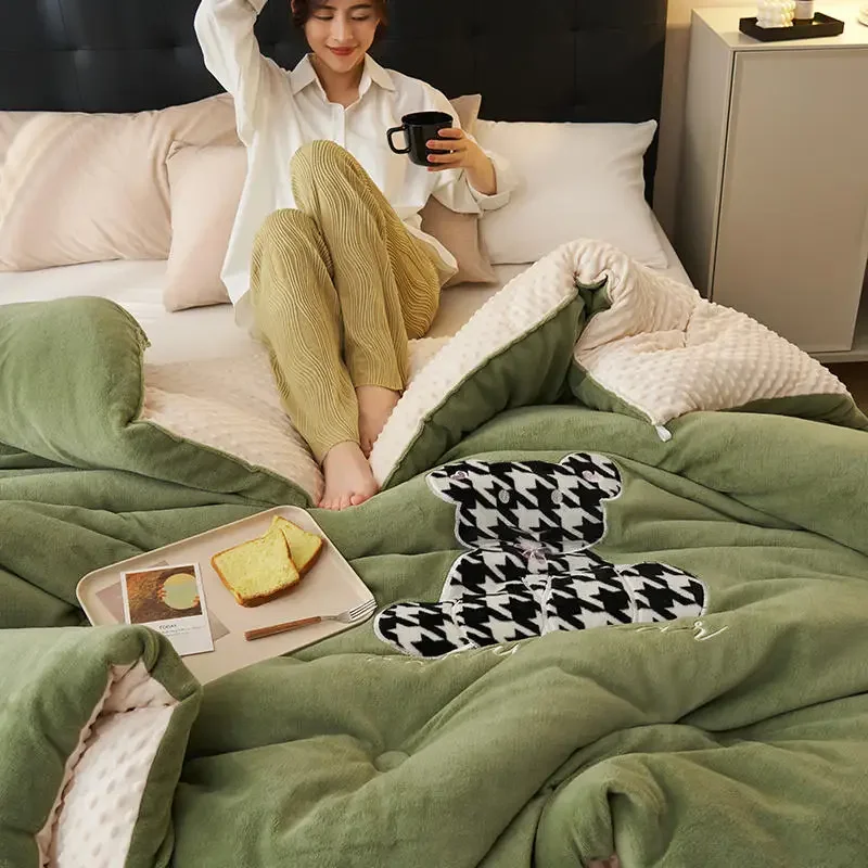 

Experience Luxury And Warmth With The Real Lamb Fleece Warm Quilt Core Milk Bean Fleece Quilt For Your Household Perfect For
