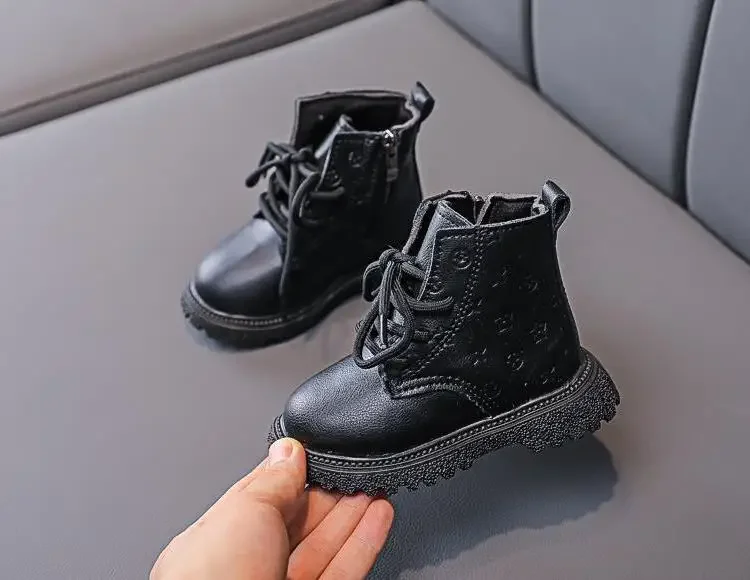 Neue rutschfeste High-Top-Stiefel im britischen Stil für Jungen und Mädchen, lässige Kinderschuhe, modische warme kurze Stiefel, Schnürstiefel mit seitlichem Reißverschluss für Kinder – Detail 16