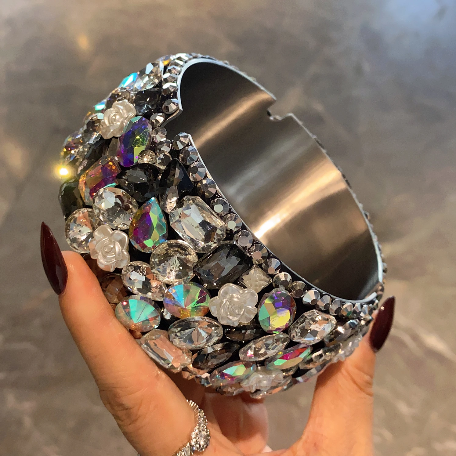 

Sparkle Ashtray for Home Smoking Weed Accessories Desk Cigarettes Tobacco Office Car Metal Ashtrays Rhinestone Cigar Ash Tray