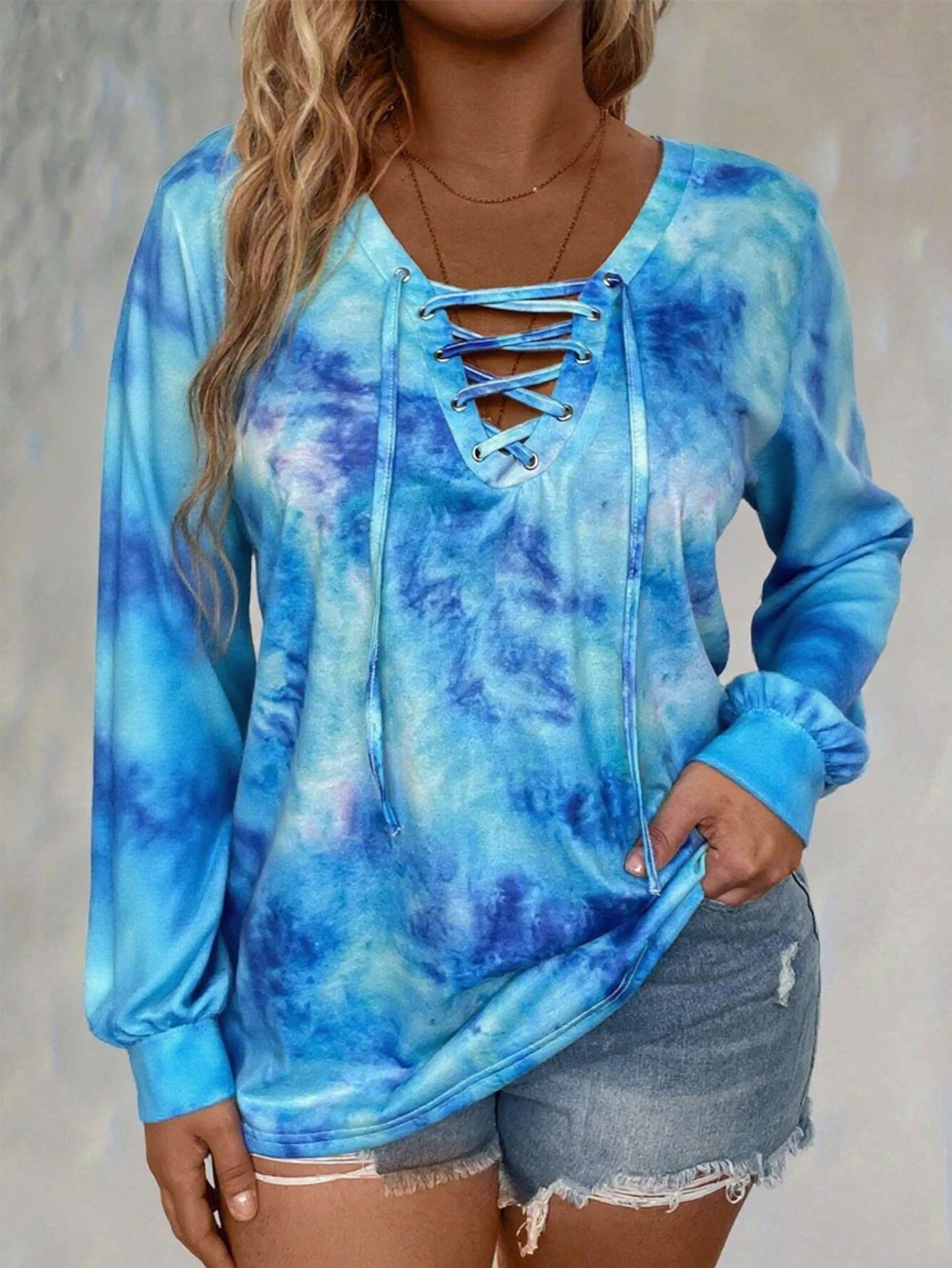 Langärmliges Damen-T-Shirt mit Batikdruck in Übergröße aus Polyester-Strickstoff, elegante Schnürung, lässig und bequem – Detail 19