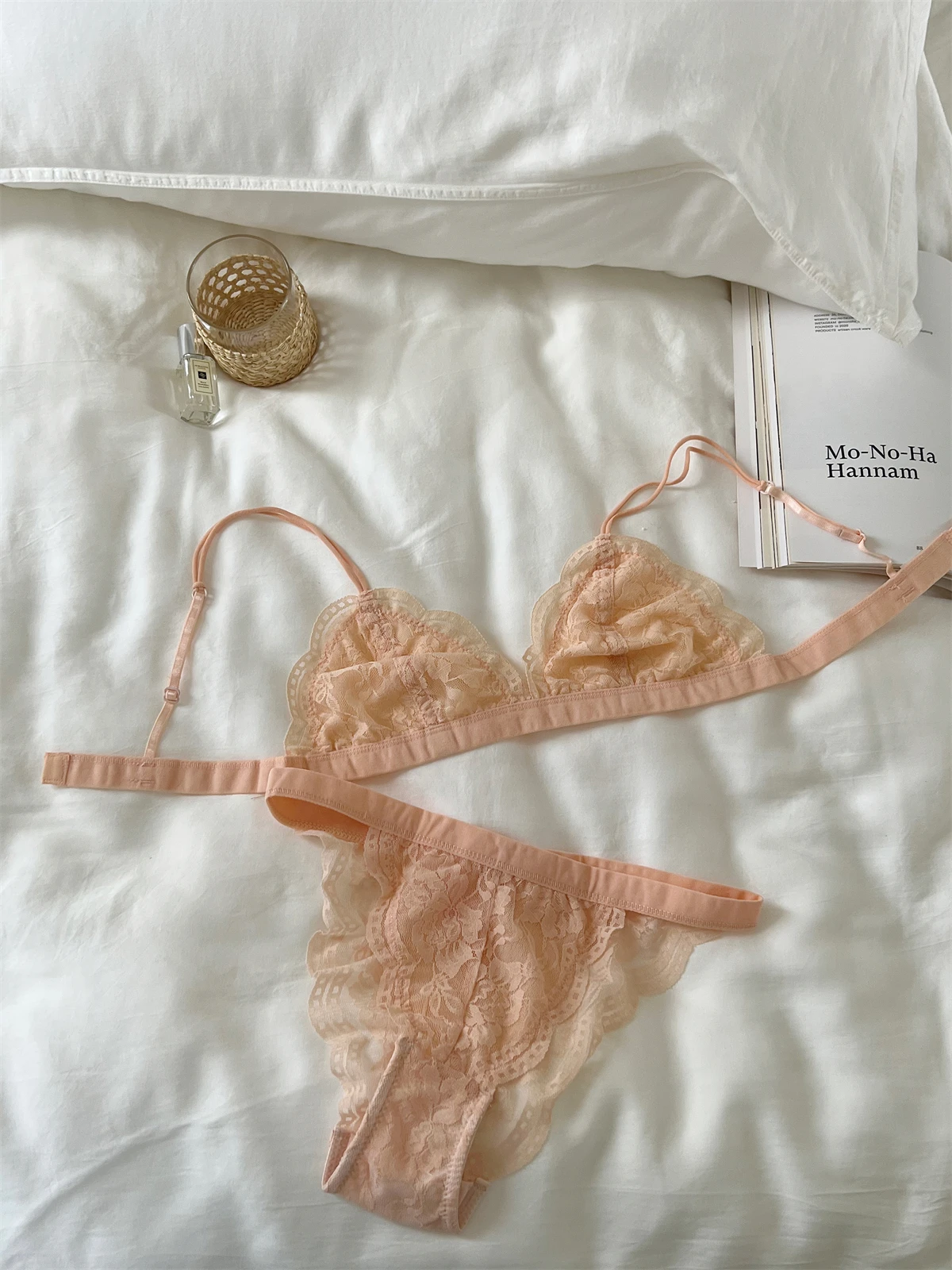Thin section of large breast underwear sexy lace gathered lingerie hollowed out without steel ring underwear bra