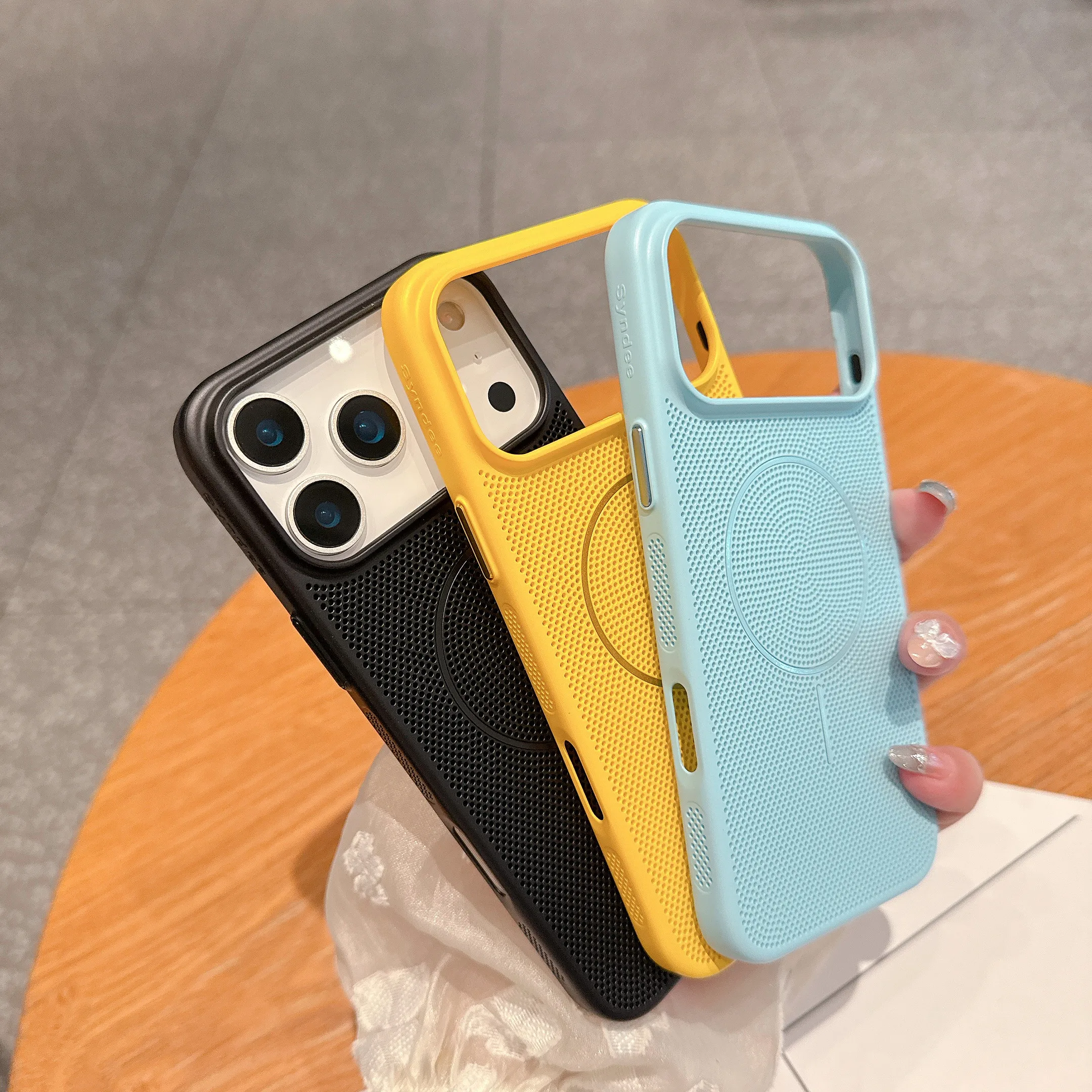 Magnetic Cooling Heat Dissipation Phone Case with Breathable Back Cover