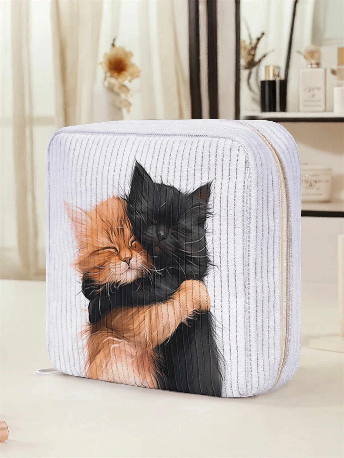 Cute cartoon cat pattern printed sanitary napkin storage bag, women's lightweight tissue bag, sanitary tissue bag