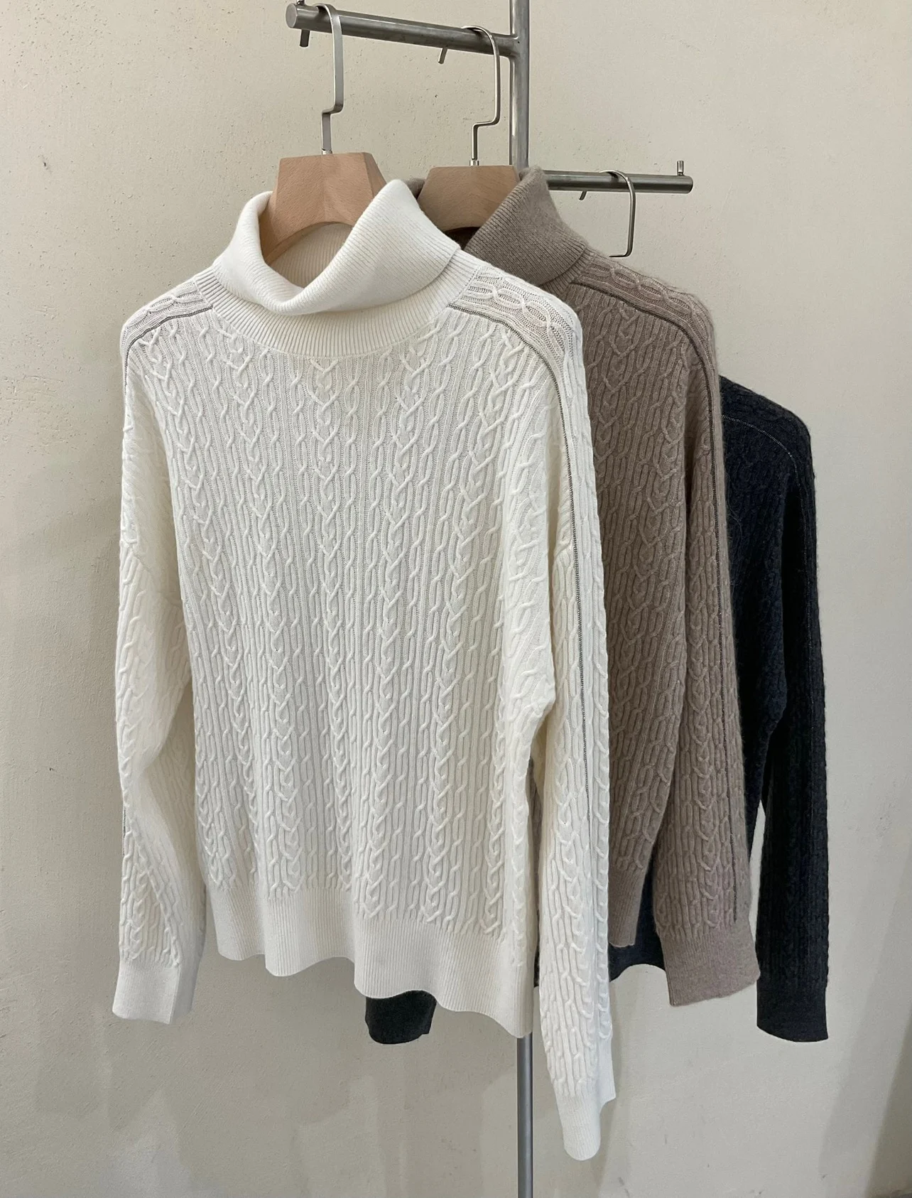 

Twisted knitted cashmere casual turtleneck