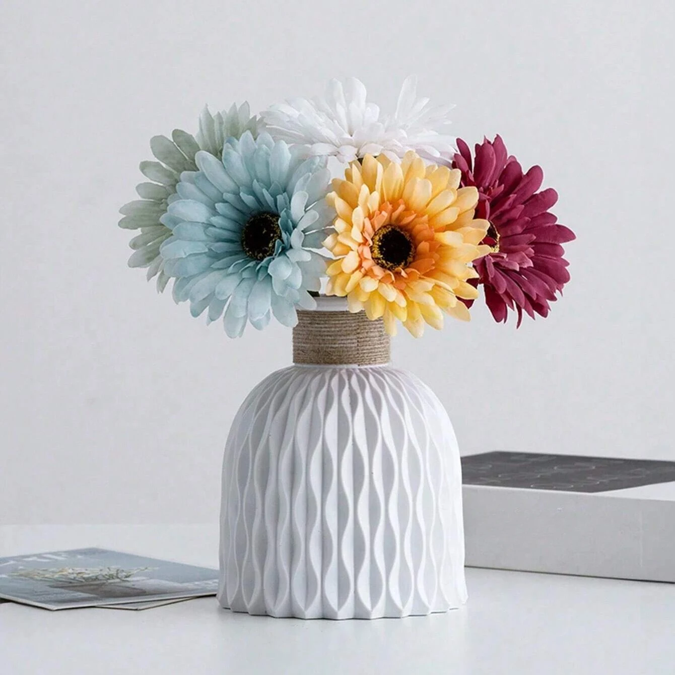 Elegant Plastic Flower Vase – Ceramic-Look Centerpiece 2