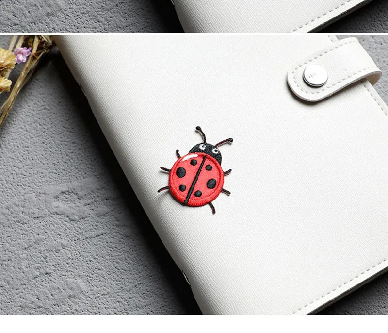 Marienkäfer Käfer-Stick auf Patches für Kleidung, Handy-Fall, Schal DIY dekorative Insekten muster, klein selbst klebend, 2 Stück – Detail 7