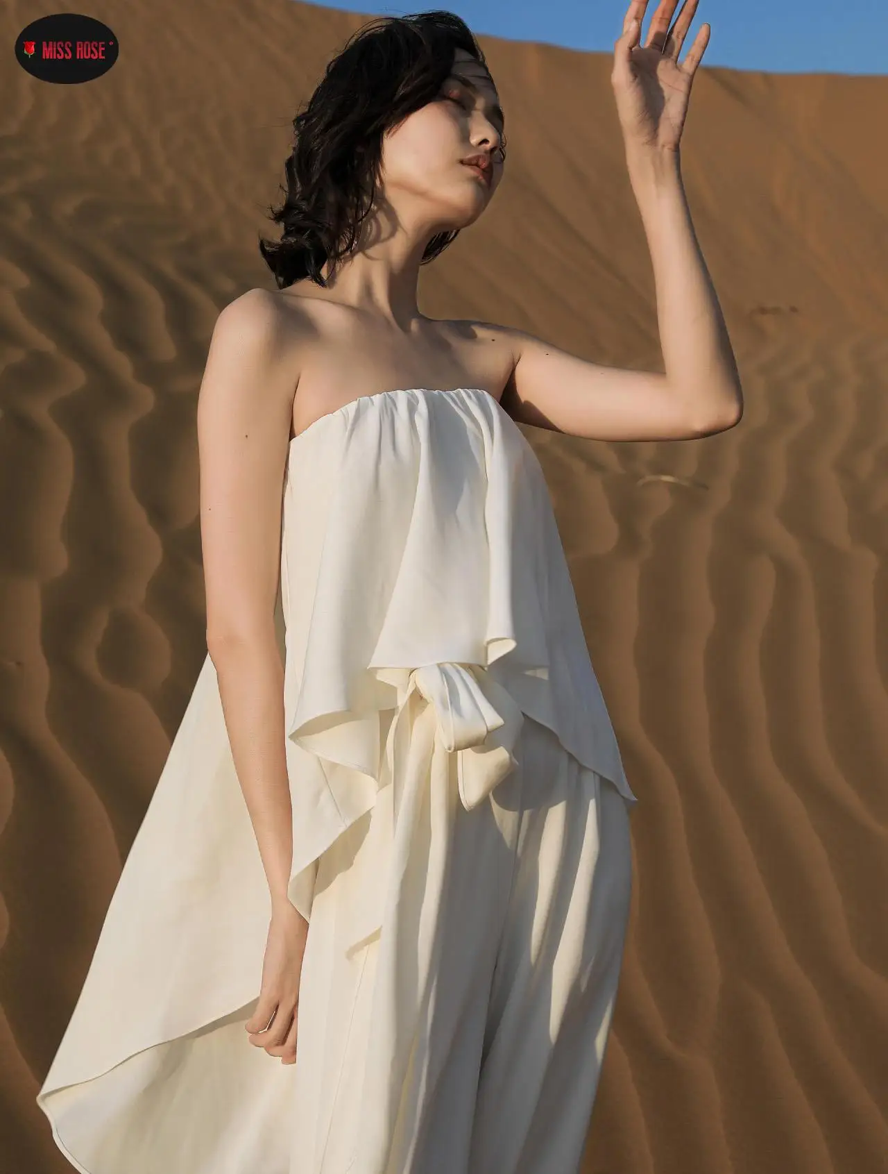 Belt Women Strapless White Rompers Travel Honeymoon Jumpsuit Designer Luxurious Pleated Ruffles Wide Leg Fashion Chic Jumpsuit