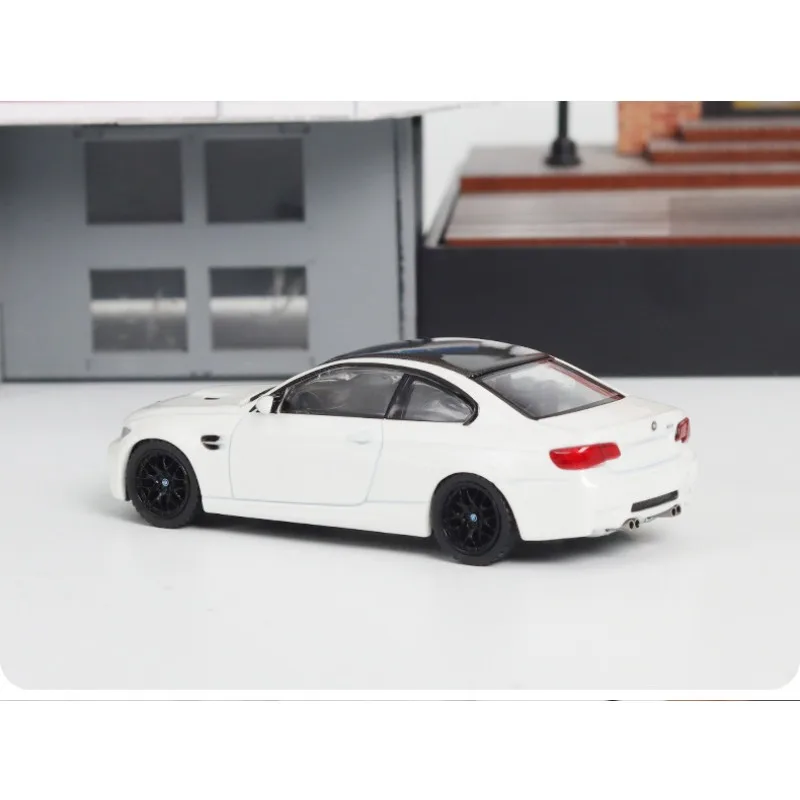 FINE MODEL 1:64 BMW M3 E92 시뮬레이션 정적 합금 자동차 모델, 소년들의 축제 선물 장난감 컬렉션 장식품.