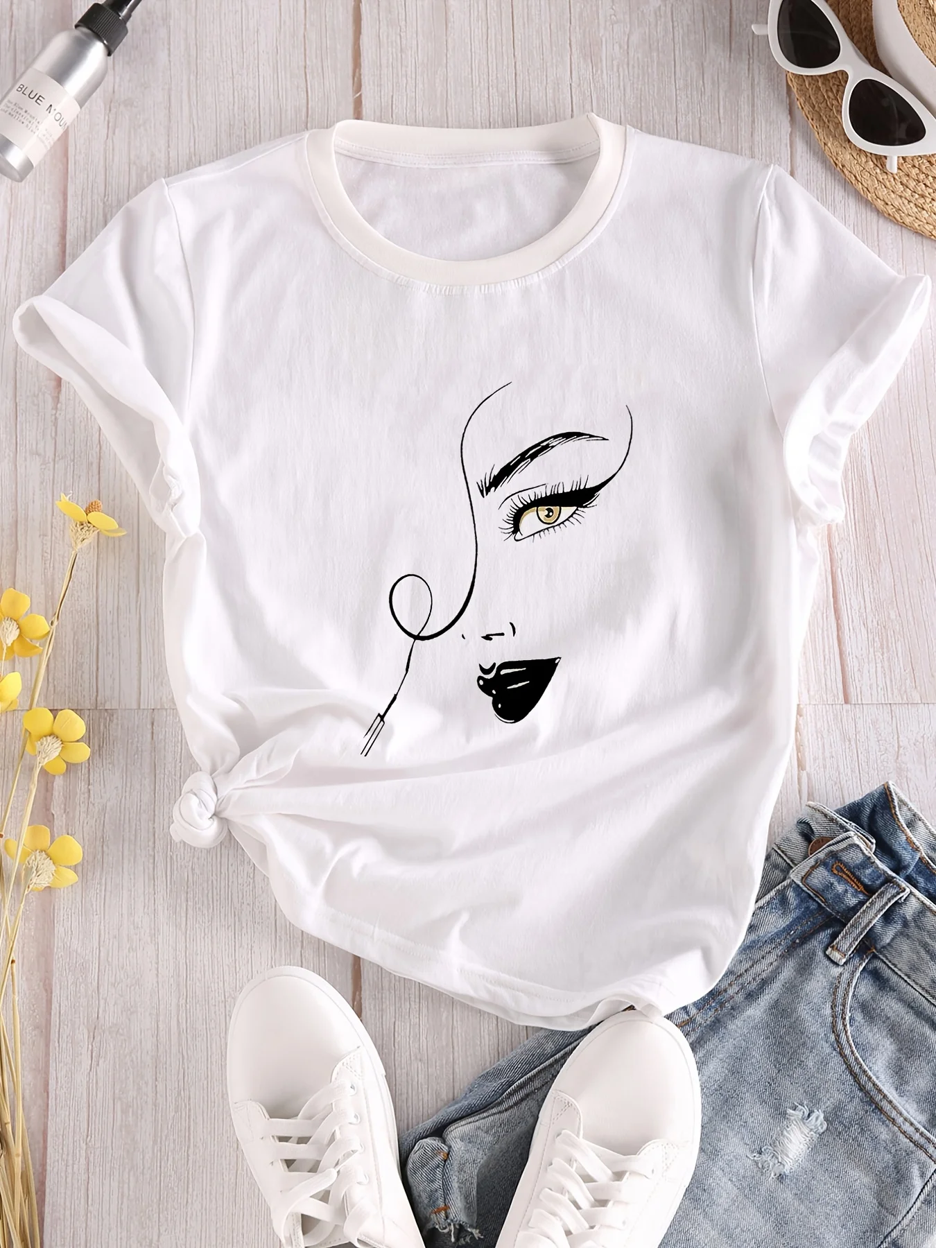 

Cute Graphic T-Shirt for Women - Cartoon Short Sleeve Crew Neck Casual Top