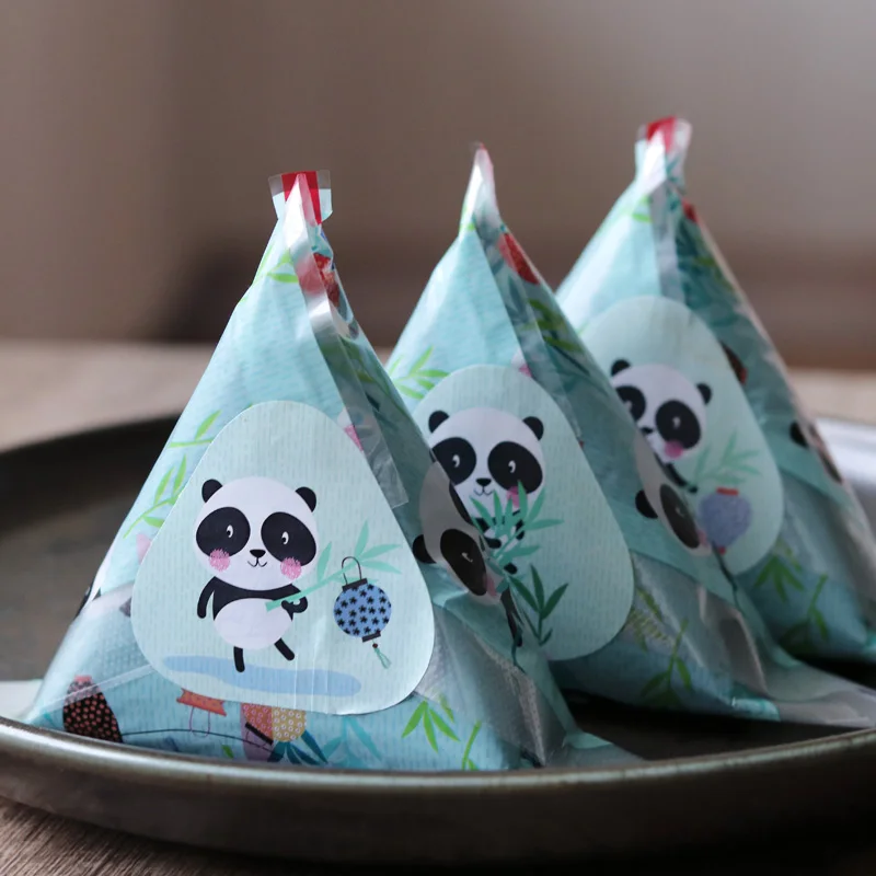 

Triangular rice ball packaging bag panda pattern portable rice ball bag can be microwaved bento accessories