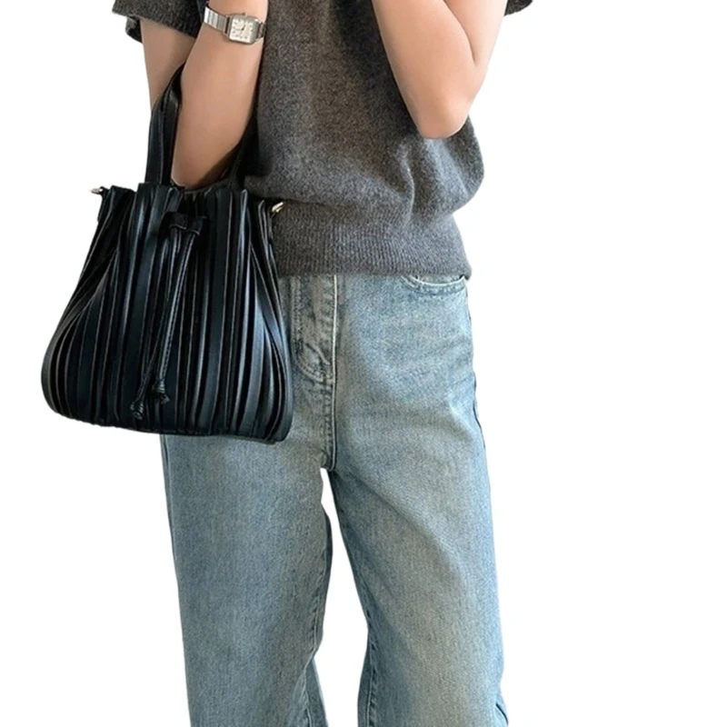 2023 PU Bucket Bag Handbag Crossbody Bag Versatile Pleated Shoulder Bag for Girl Women Large Capacity Vintage Tote Bag
