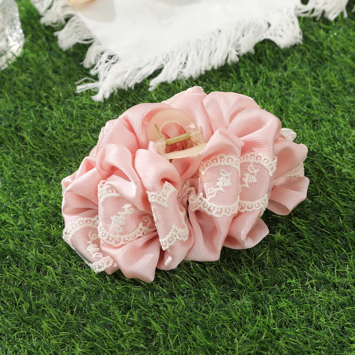 Large Lace Hair Claw For Women French Temperament Hairpin Hair Crab Clips Fashion Sweet Hair Clip Claw Headwear Hair Accessories