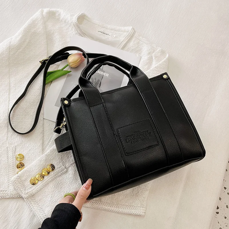 Simple Outdoor Women's Tote Bags Leisure Large -Capacity Shoulder Bag Luxury Designer Brands Shopper Handbag Purses Women Clutch