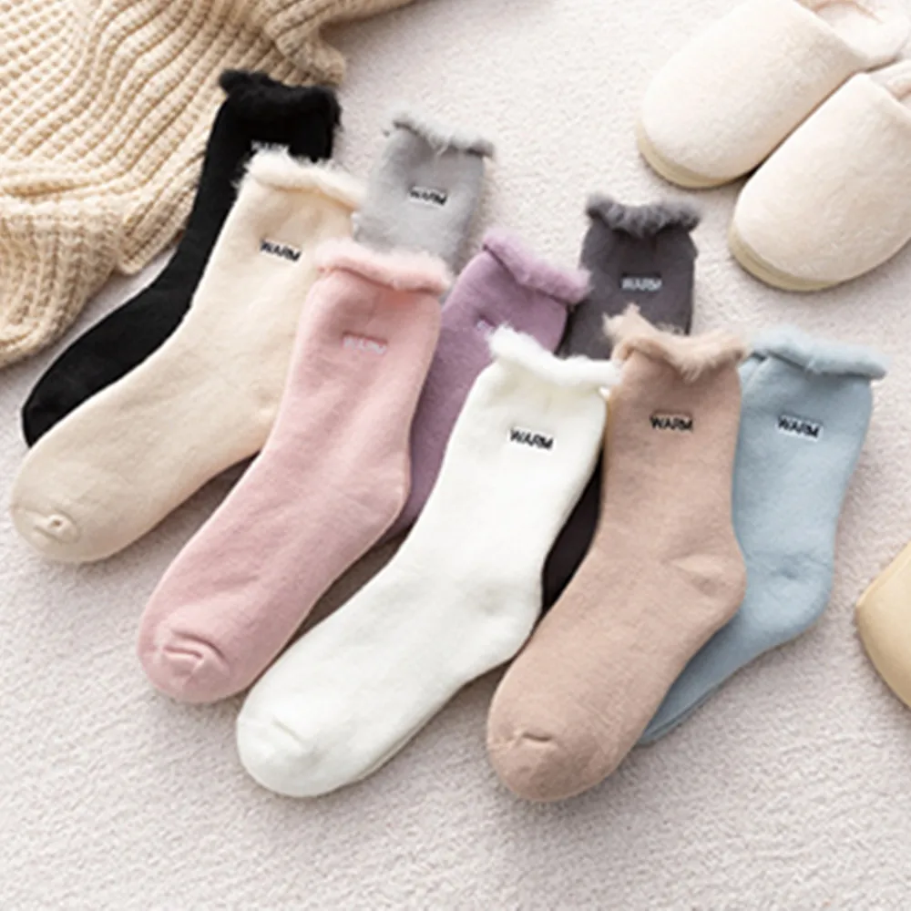 

Зимние махровые носки для женщин и девочек, утепленные бархатные теплые модные хлопковые домашние носки средней длины с вышивкой буквами для сна