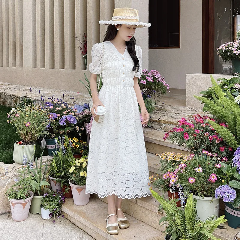 

Women's Design Sense Waist-skimming Dress 2023 Summer New Lace Hollow A-line Skirt Slim Temperament Medium-length Skirt Female