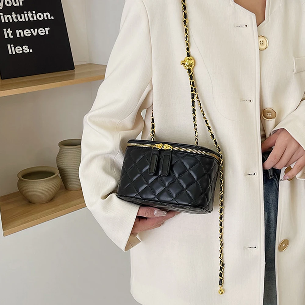 حقيبة نسائية عصرية بتصميم بسيط ومتعدد الاستخدامات،...