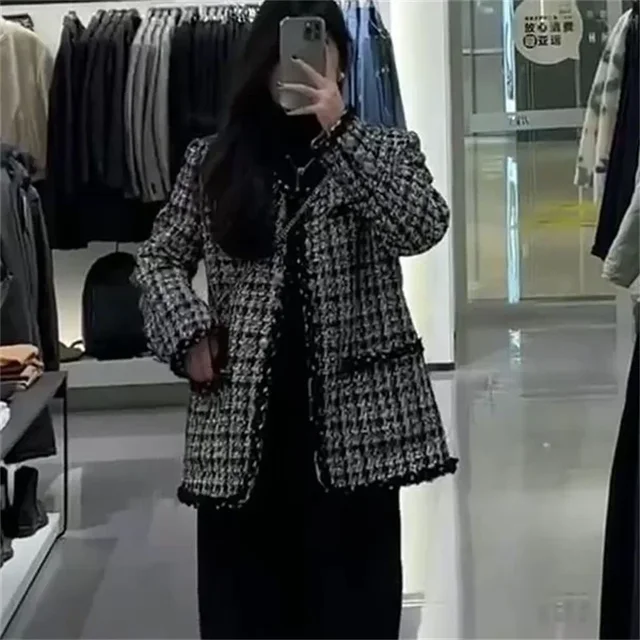 우아한 트위드 재킷으로 들썩이는 가을 스타일