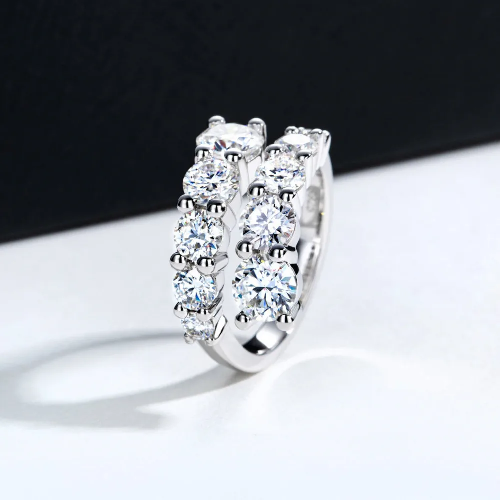 Twist Moissanite Band