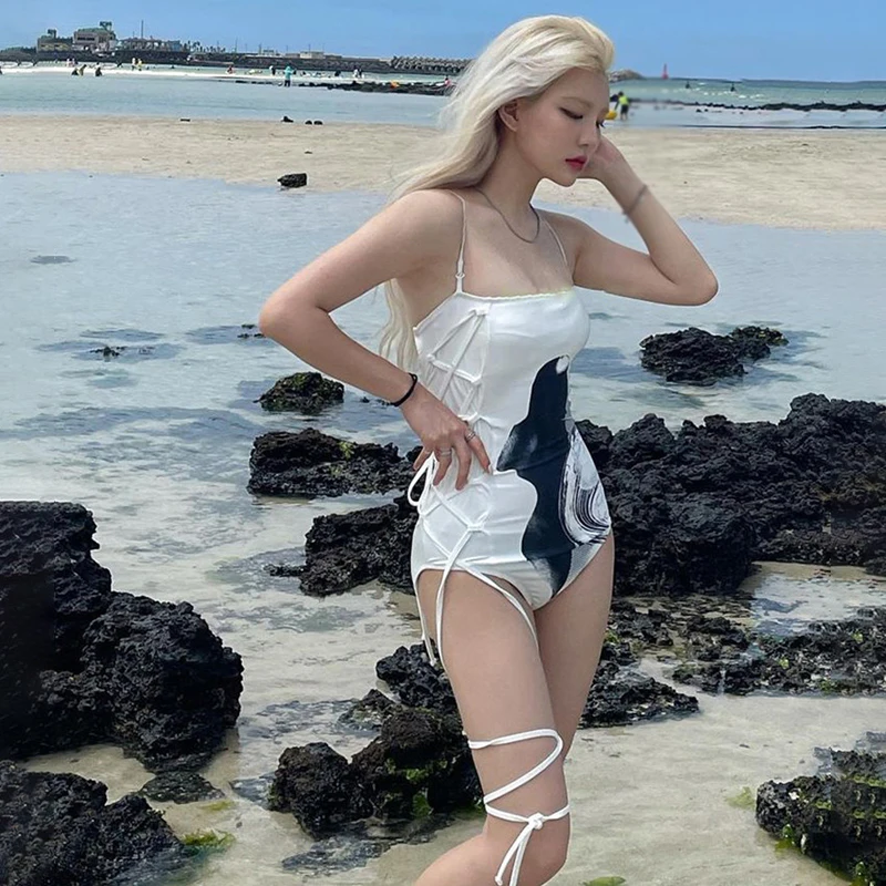 

One Piece Swimwear Women Hollow Out Sexy Strap Swimsuit Holiday Tour Small Chest Gather Bathing Suits Beach Bodysuit