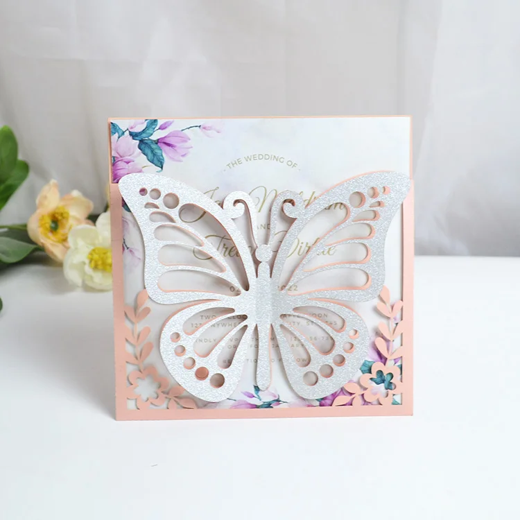 

Румяна розовая Quinceanera День рождения Лазерная резка 3D свадебные приглашения с блестящей бабочкой