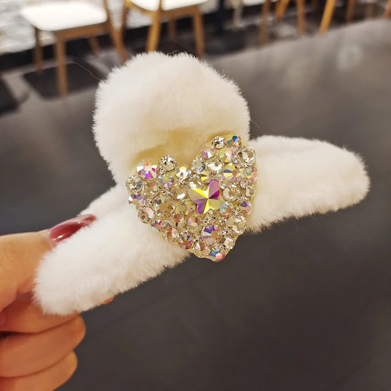 New Vintage Grab Clip Imitation Rabbit Hair Girl Luxury Diamond Hairpin Large Size Plush Shark Clip Ladies Hair Accessories 2023