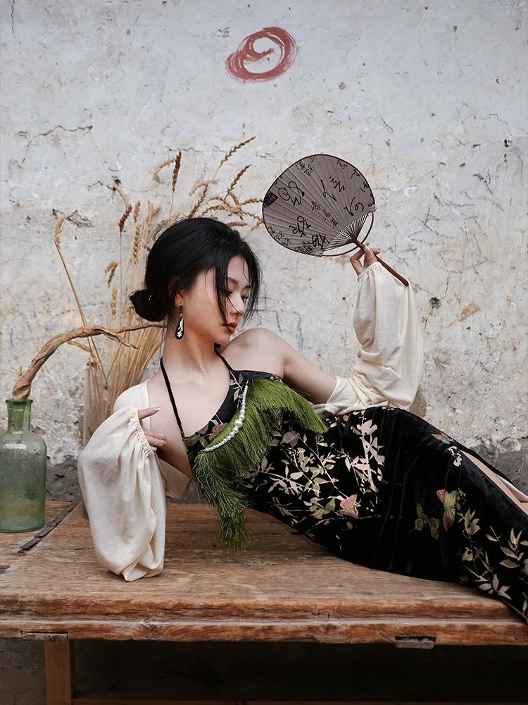 

New Chinese Velvet Burnt Flower Tassel Hanging Neck Strap Dress 2023 New Long Sleeve Knitted Outerwear