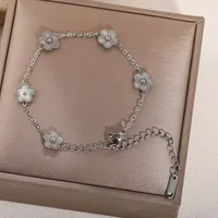 S15 New fashionable five-flower stainless steel bracelet, lucky five-leaf flower color-plated jewelry for ladies wholesale - Image 6