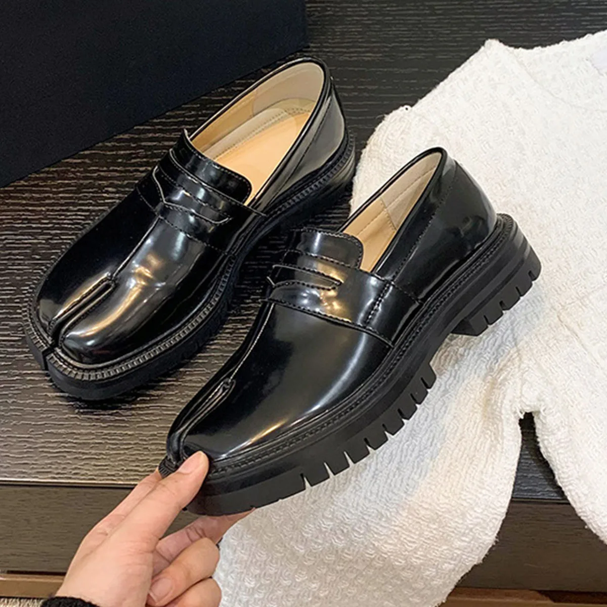 Tabi Shoes Loafers for Men and Women Split Toe Thick Sole Platform Casual Leather Shoes Spring Autumn Fashion Shoes 3