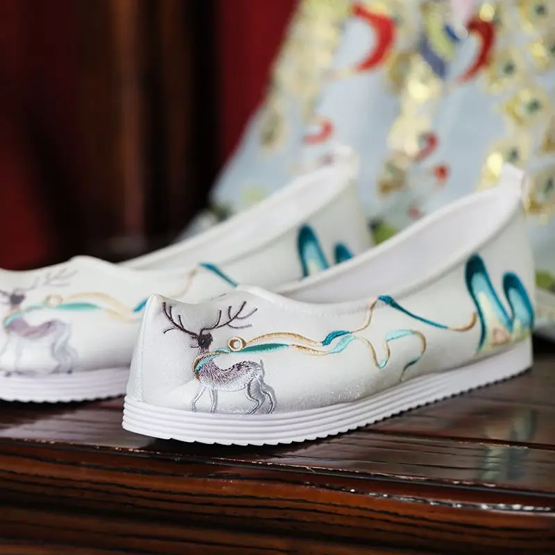 chinese ancient gold embroideried hanfu shoes summer unisex casual flat cloth shoes adult team performance match kungfu
