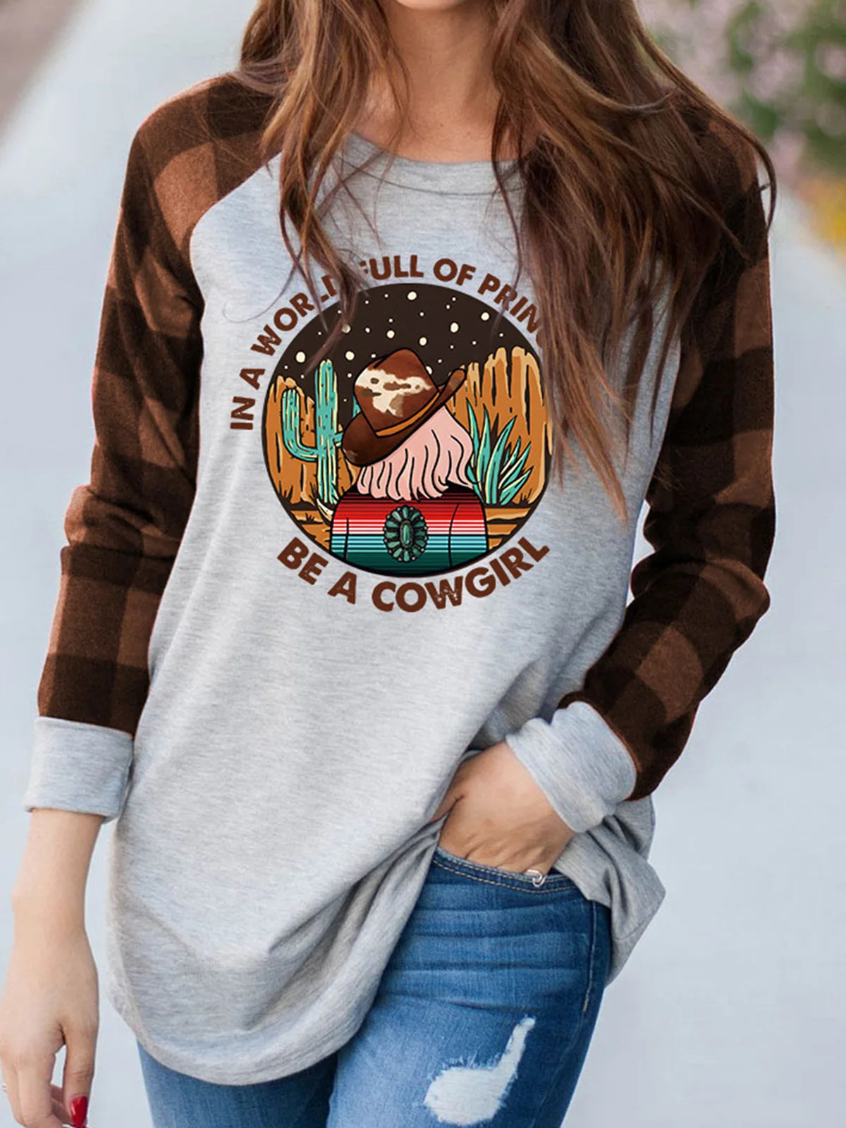 

In A World Full Of Princesses Be A Cowgirl Plaid T-Shirt 2023 Autumn Comfy Fashion Wild Commuter Pullover Lazy Style Streetwear