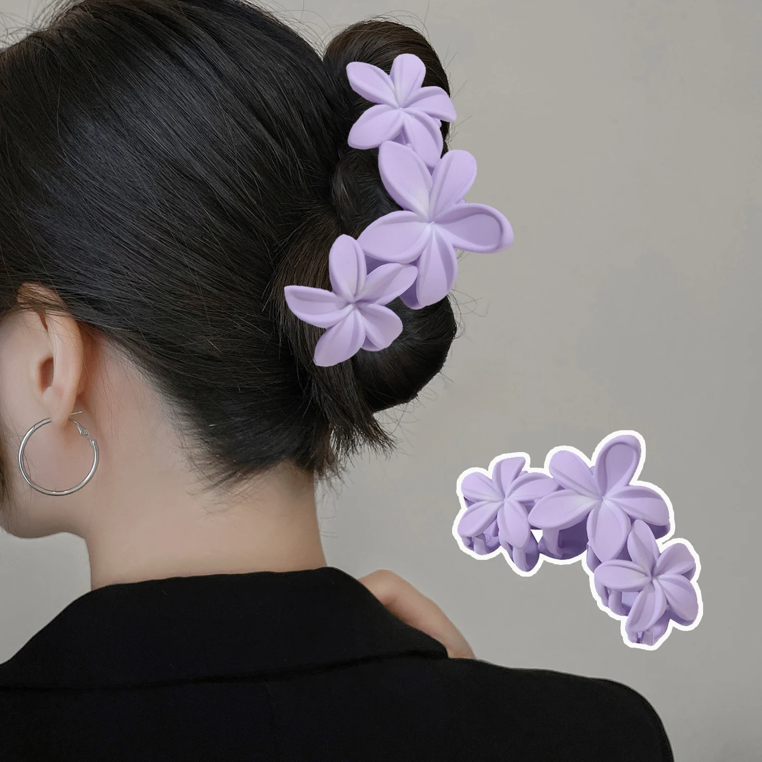 Matte Three-flowers Hair Claw Hair Clips For Women Girls Solid Color Flower Shark Clip Headwear Makeup Bath Hair Accessories