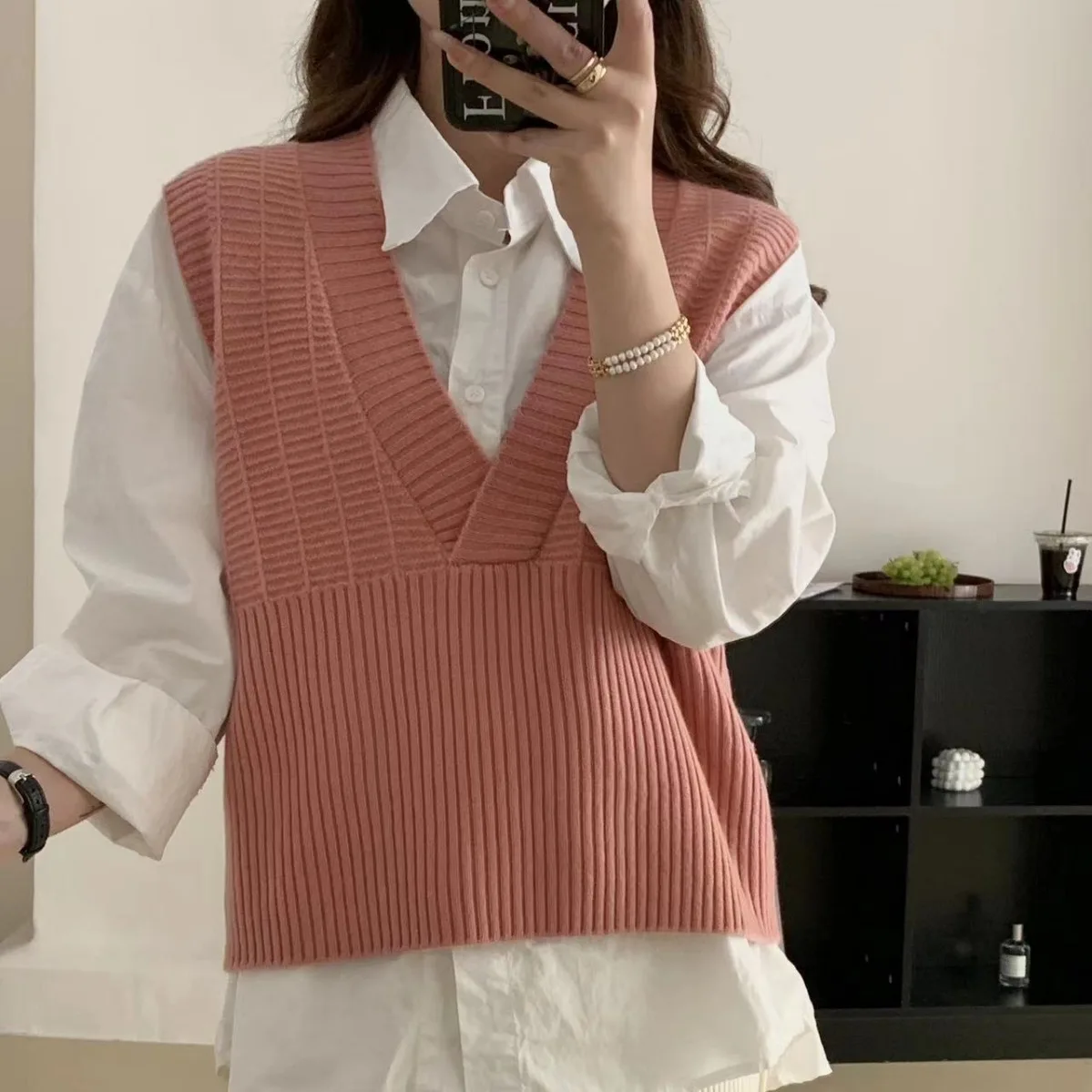 

Трикотажный жилет из 100 шерсти с V-образным вырезом, сезон осень-зима, Корейская версия, безрукавка, жилет, однотонный, свободный и ленивый стиль, внутренняя часть L