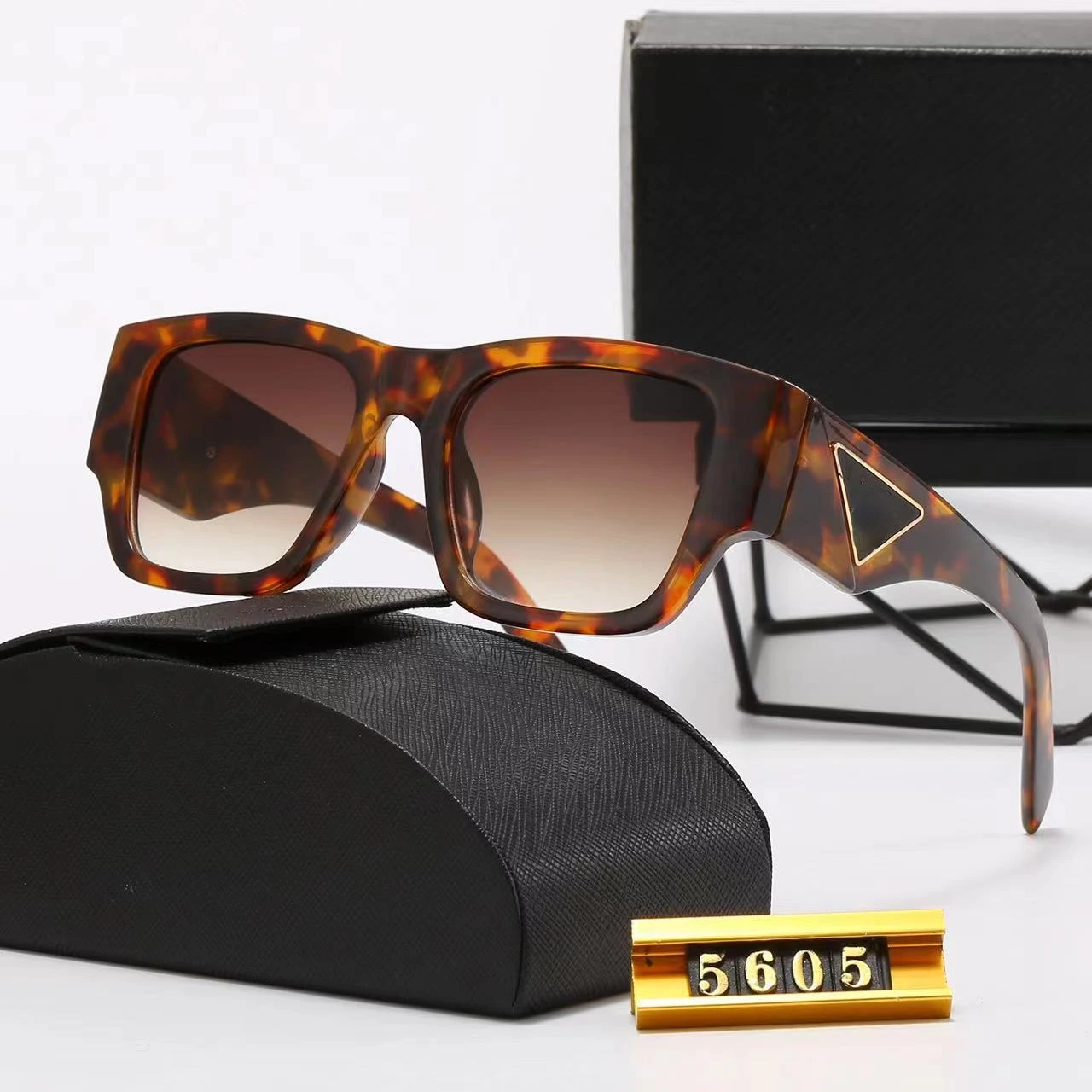 

2024 New Fashion Luxury Sunglasses For Men And Women Glamour Brand Unisex Glasses Square Stylish Ladies Travel Eyewear UV400