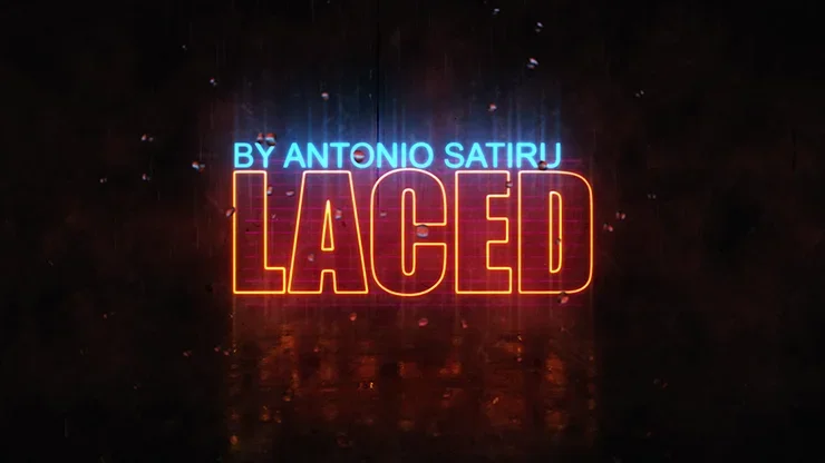 Antonio Satiru는 LACED(Gimmicks 및 온라인 지침)를 선물합니다. 카드 마술 트릭 환상 마술 소품 마술사 데크를 닫습니다.