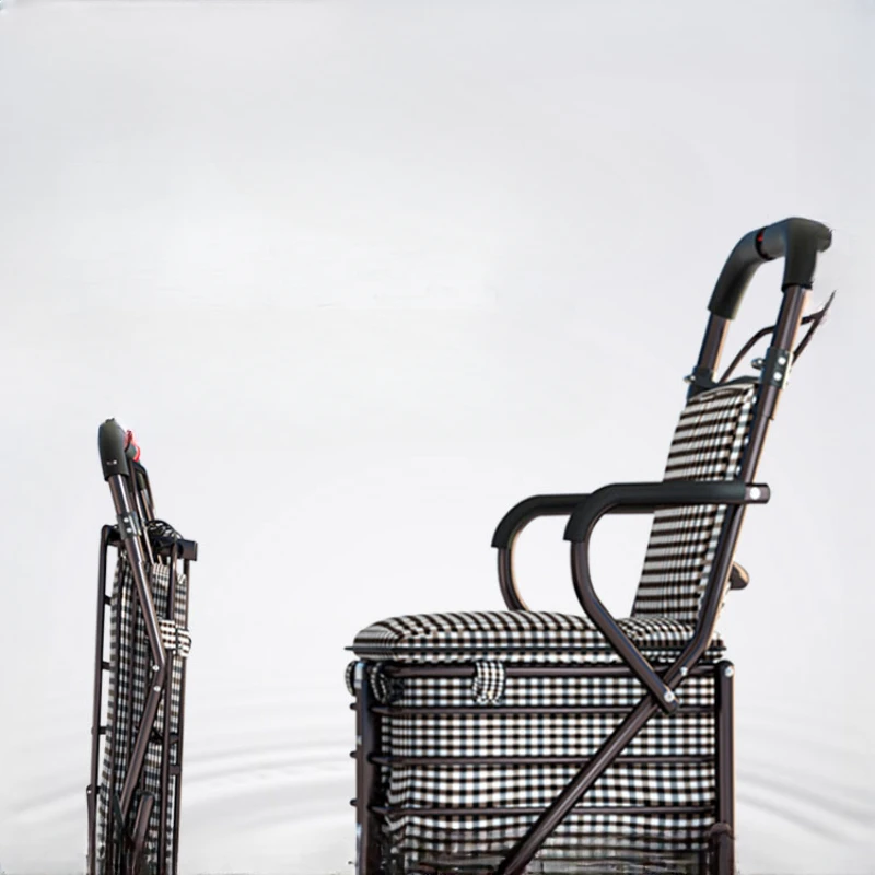 

Elderly scooters with manual assistance can push and sit in shopping carts, grocery carts, chairs that elderly people can sit on