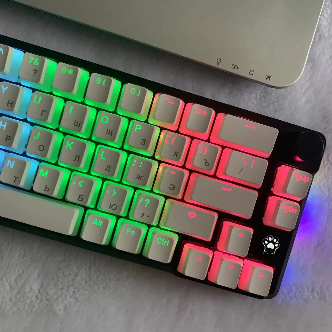 PBT, Conjunto completo de 117 teclas, Layout ISO, Russo, Coreano, Espanhol