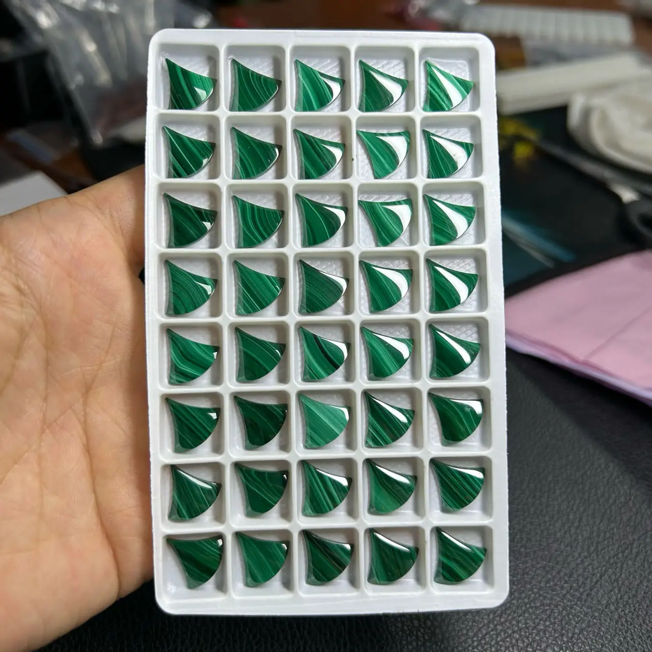 100 Pieces 1 Bag 8.6x9mm Natural Green Malachite Cabochon Fan Shape Gemstones