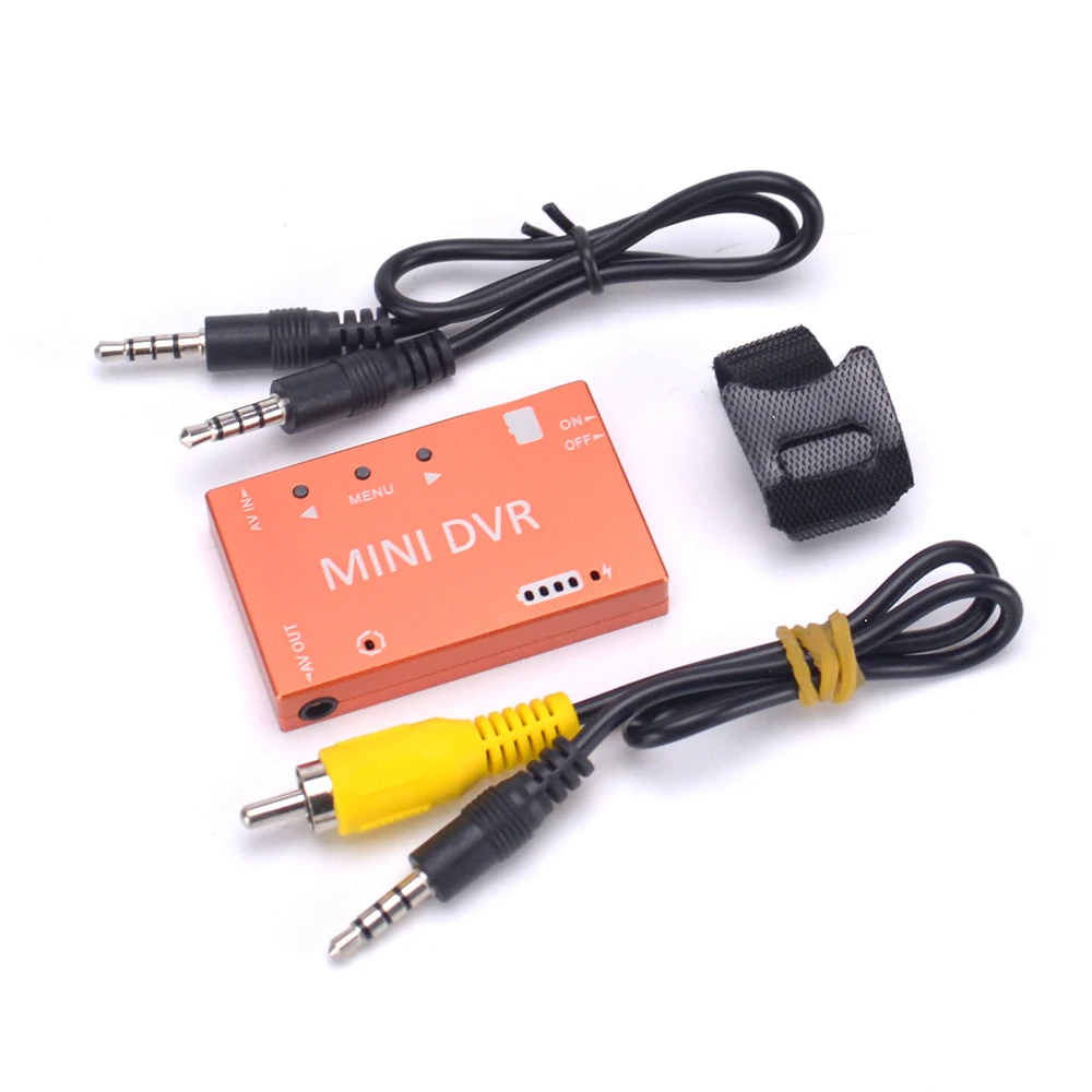 Installation du Mini FPV DVR sur un drone de course, fixé avec un support et des câbles.