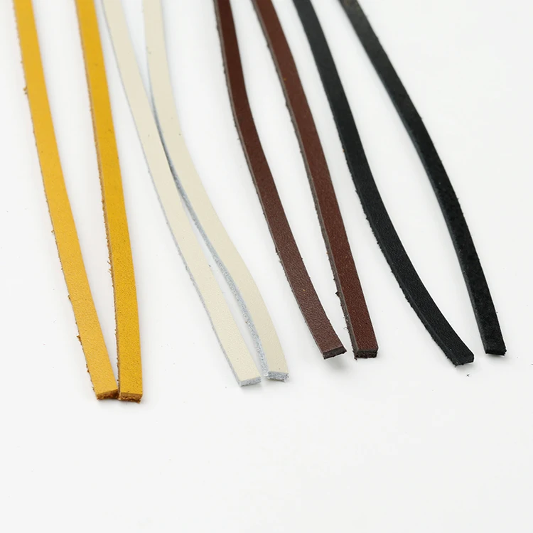 Hiberni flache Leder Schnürsenkel mit einer Breite von 4mm. Die oberste Leders chicht besteht aus gelbbraunen schwarzen Leders chnür senkeln – Detail 9