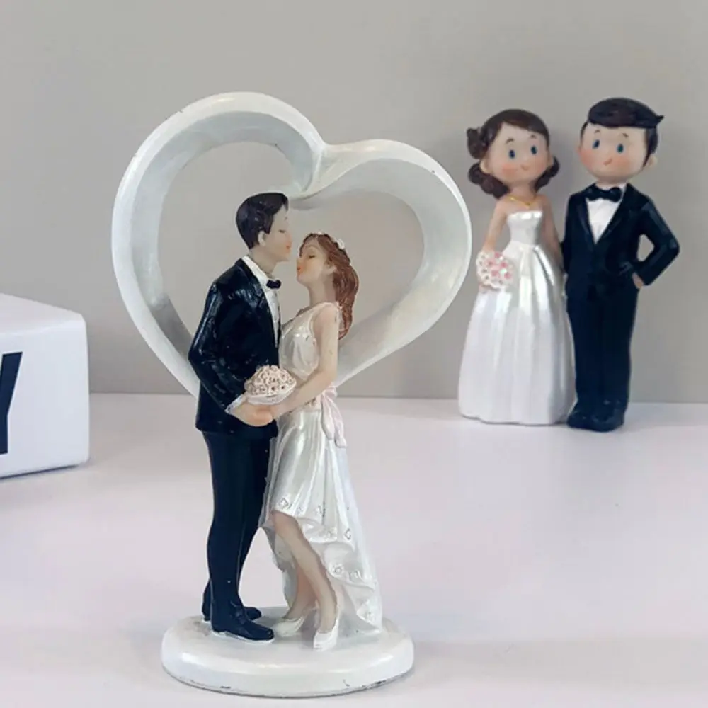 Cartoon Resin Bride and Groom Ornaments Figurine Wedding Ornament Cake Topper Decor Valentine's Day Gift