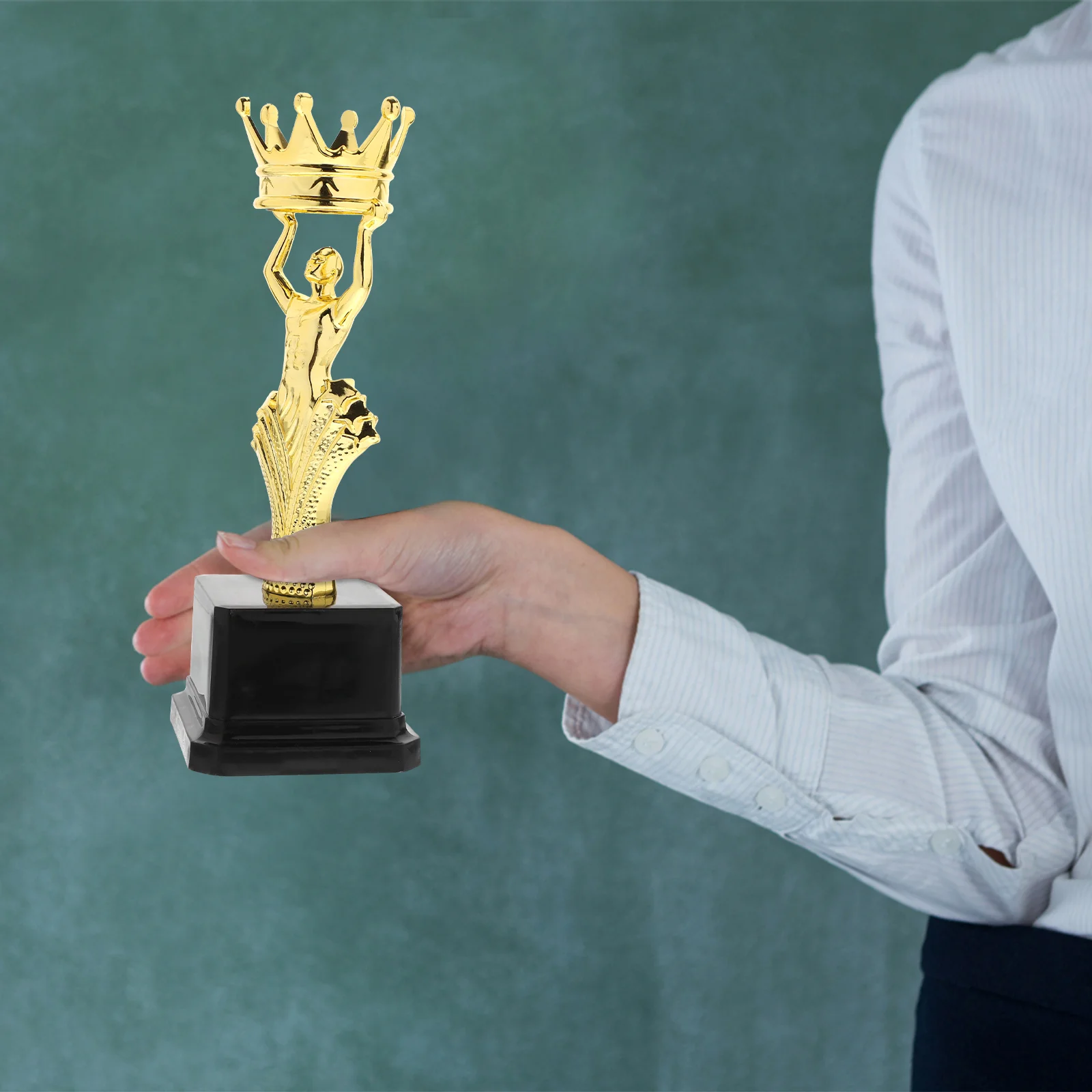 Рисунок 4 - Изысканная пластиковая фигурка