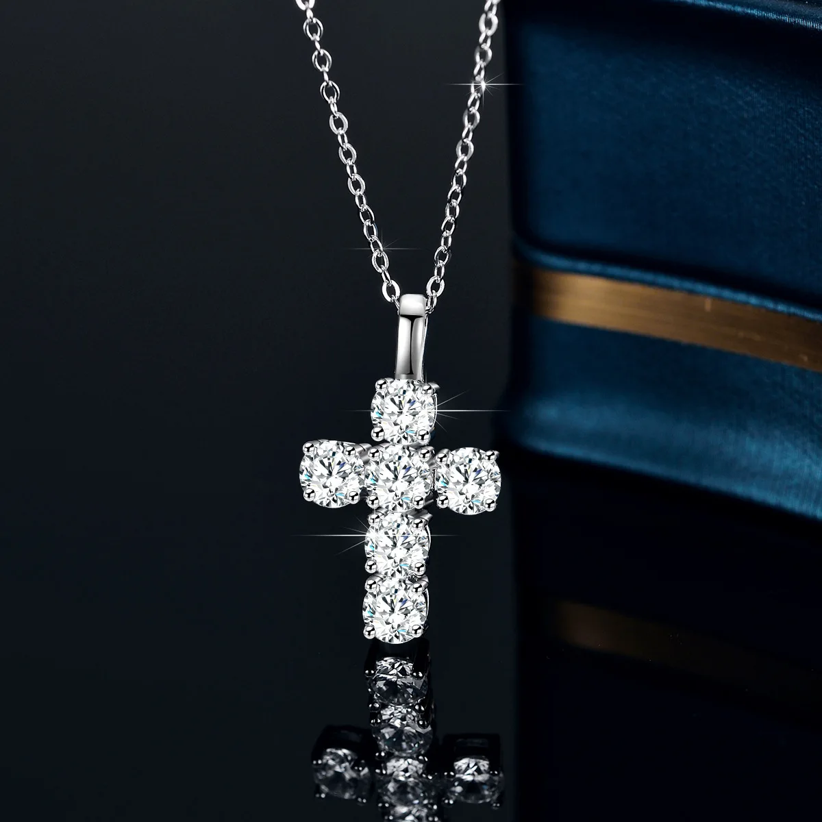 Boutique PT950 necklace pendant 3 carat Moissanite diamond female fashion cross geometry new platinum pendant clavicle chain