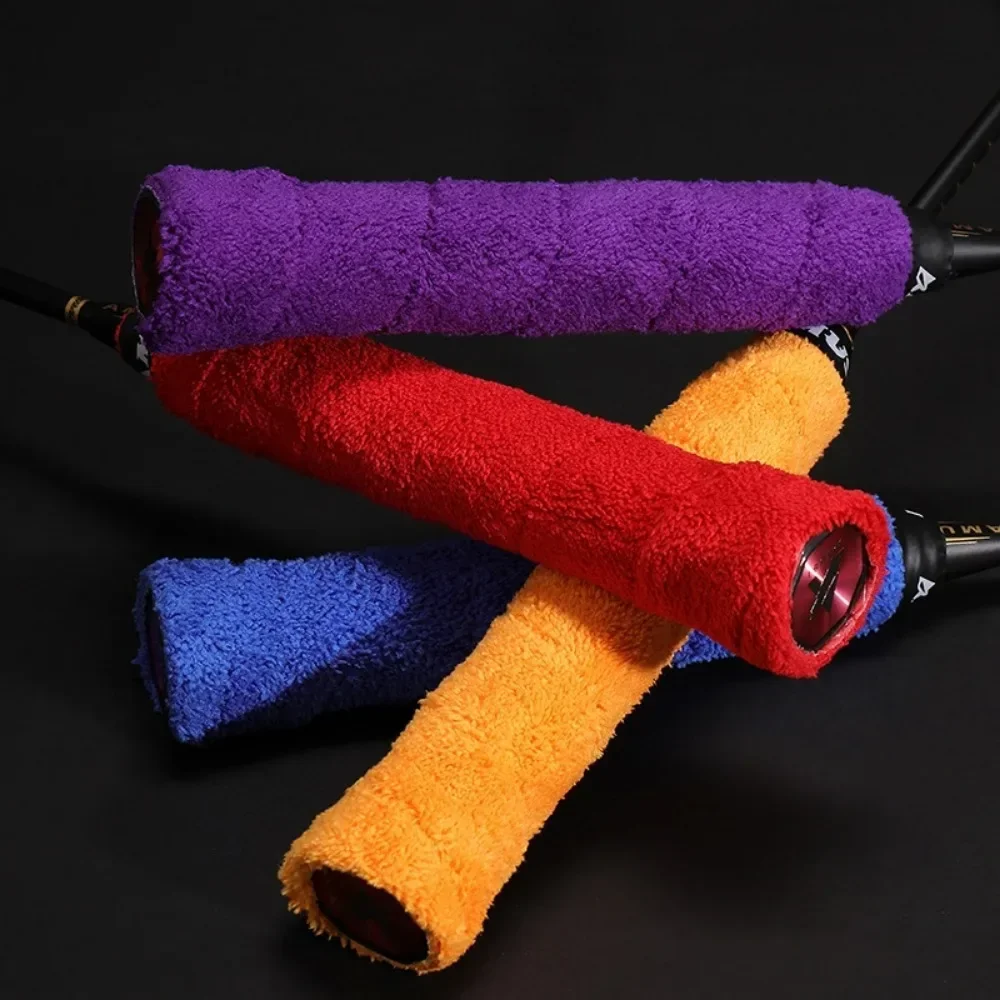 Griff aus langhaarigem Mikrofaserhandtuch für Schlägersportarten mit sichtbarer Textur.