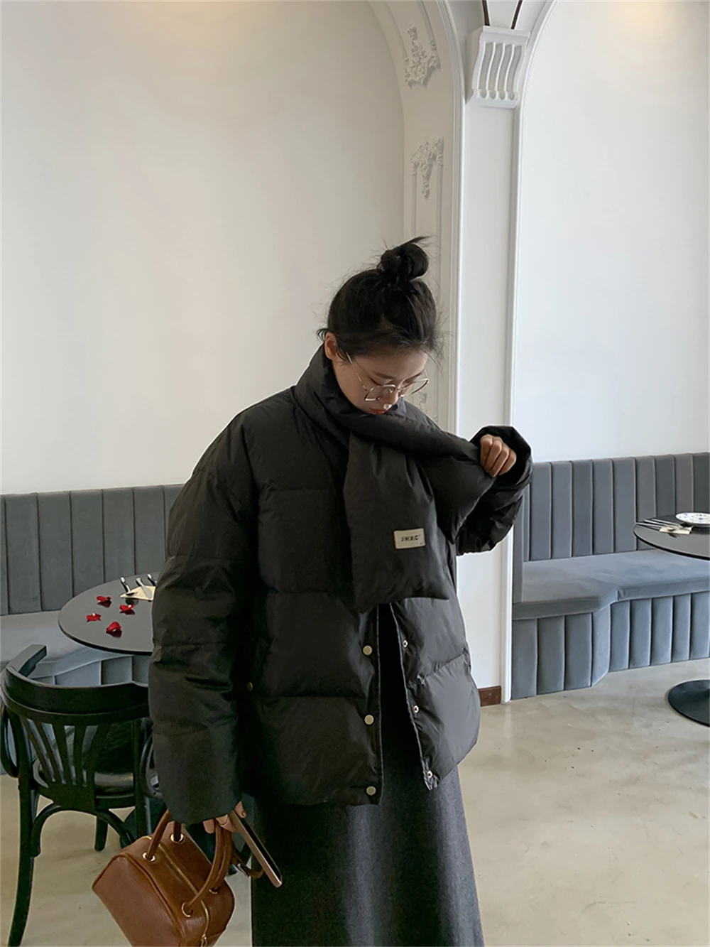 2023 New Winter Women's Wear Korean Academy Style Loose Traf Short White Duck Down Lightweight and Warm Down Coat