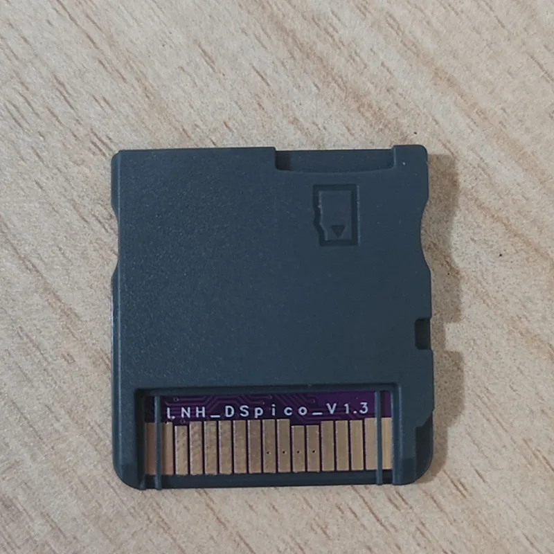 3DS, DSi, DSL용 LNH DSpico 카드로 DS 게임, DSi 게임, GBA 게임을 플레이할 수 있습니다.