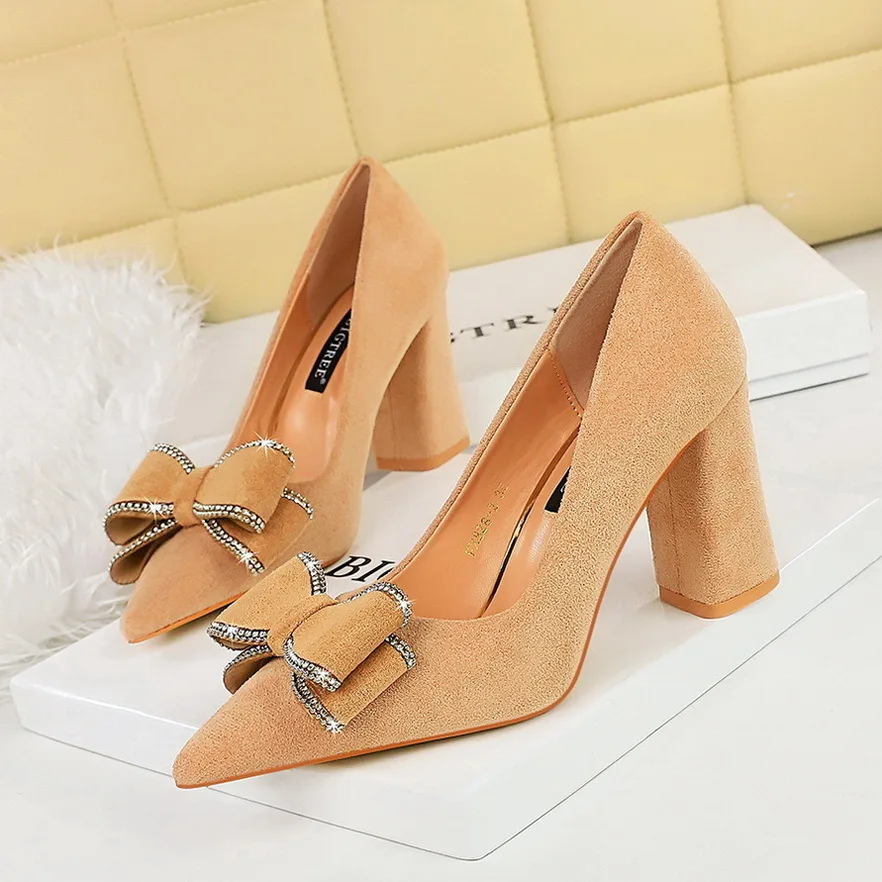 thumbnail image 1 of Nueva moda primavera y otoño tacones altos y gruesos de gamuza de boca baja con lazo puntiagudo zapatos de boda para mujer, 1 of 5